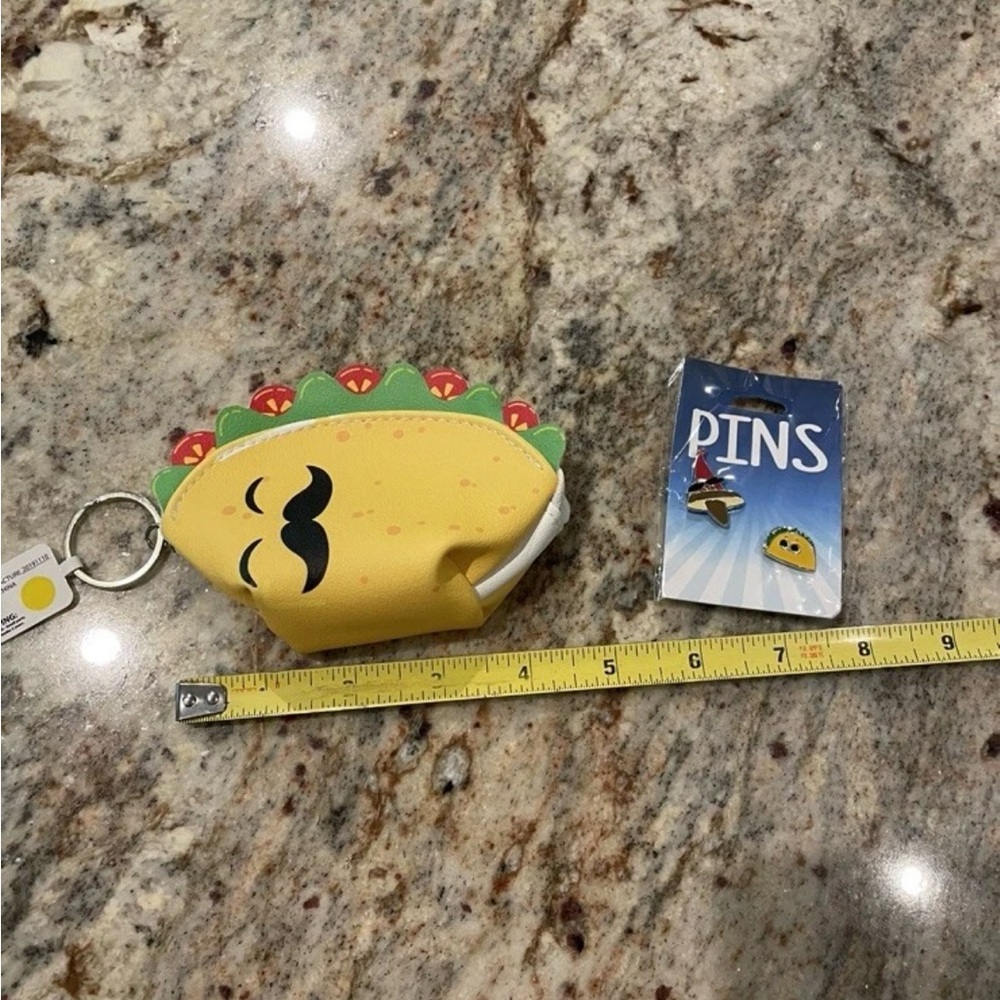 New RARE Mini Taco Change Coin Bag Purse  Keychain &  Taco And Chili Pepper Pins